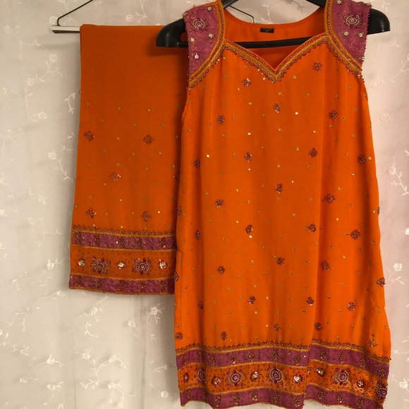 Indian Pant Suit - Picture 1 of 6